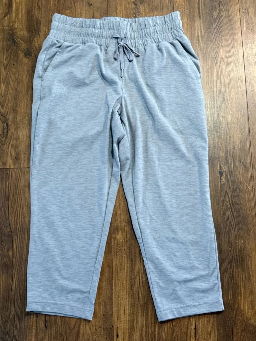 Mondetta Soft Stretch Performance Luxury Capri Jogger in Grey Size Medium
